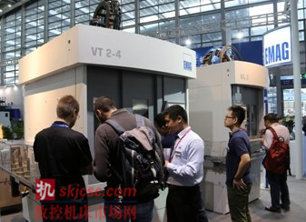 VT 2 倒立式軸類件自動上下料車床吸引了眾多觀眾的注意,紛紛駐足了解詳情 VT 2 倒立式軸類件自動上下料車床吸引了眾多觀眾的注意,紛紛駐足了解詳情