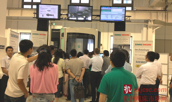 　　本次活動(dòng)展出了”DMU65FDmonoBLOCK”五軸銑車復(fù)合加工機(jī)床，來(lái)自德馬吉森精機(jī)和LMT、SIEMENS、HORN的技術(shù)專家通過(guò)技術(shù)交流會(huì)和現(xiàn)場(chǎng)加工演示，為觀眾介紹和分享了先進(jìn)的加工技術(shù)和生產(chǎn)工藝。