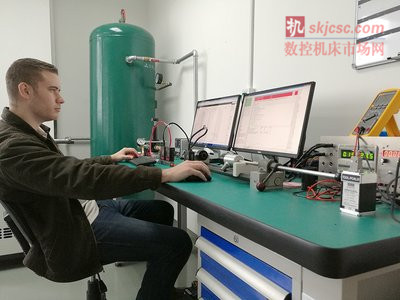 艾里卡特售后服務(wù)中心的資深工程師Kyle Fietek 艾里卡特售后服務(wù)中心的資深工程師Kyle Fietek