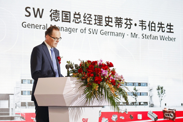 SW 德國總經理兼董事會成員Stefan Weber先生 SW 德國總經理兼董事會成員Stefan Weber先生